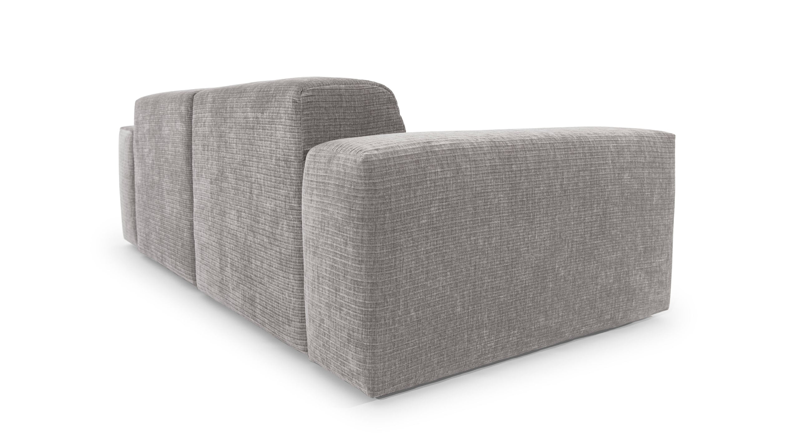 Achterkantaanzicht van 2-zitsbank Vibe met een subtiel lijnpatroon en een strakke, minimalistische vormgeving. De brede armleuningen en lage rugleuning zijn goed zichtbaar, wat de moderne en robuuste uitstraling van de bank benadrukt.