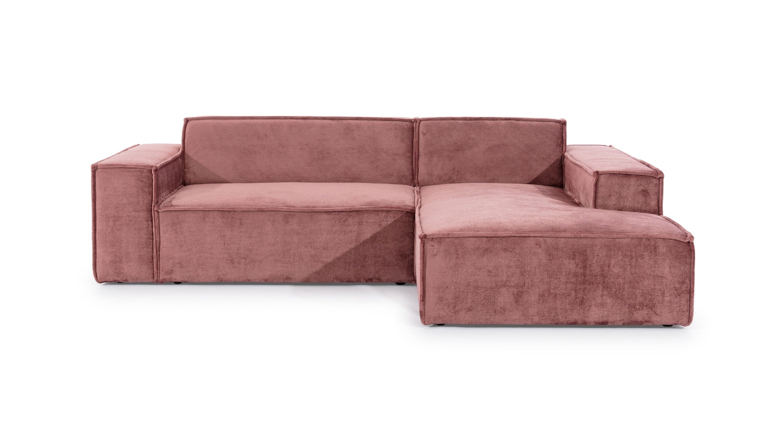 Hoekbank Sense met chaise longue rechts, uitgevoerd in een warme roze bekleding. De bank heeft een strak en minimalistisch design met brede armleuningen, ideaal voor een moderne en stijlvolle inrichting.