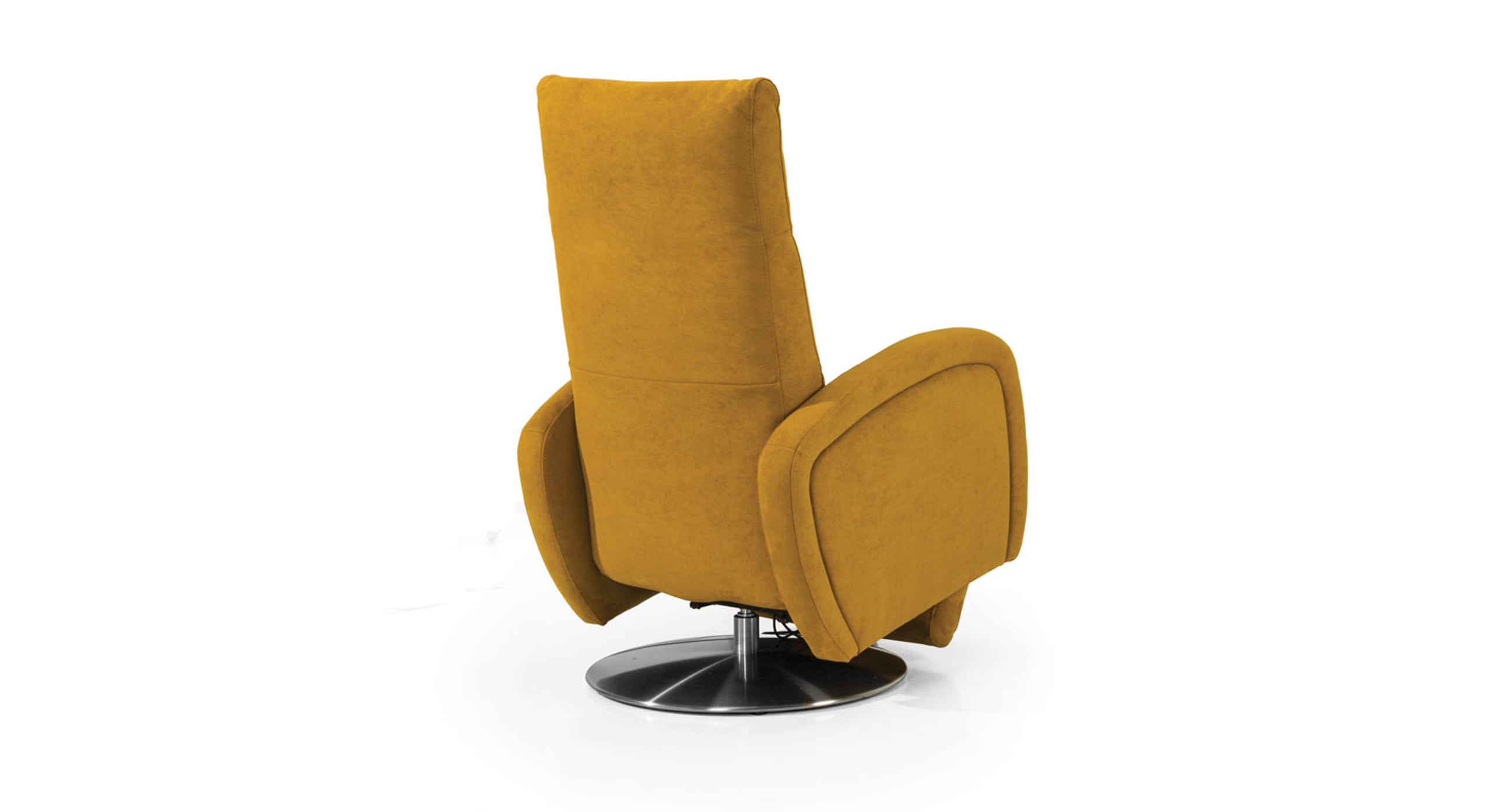 Achteraanzicht van de Elektrische Relaxfauteuil Joy in okergele stof, met een hoge rugleuning en slanke, moderne voet, ideaal voor een stijlvolle en comfortabele woonruimte.